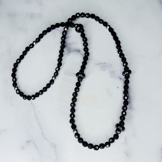 ilẹ Neckpiece
